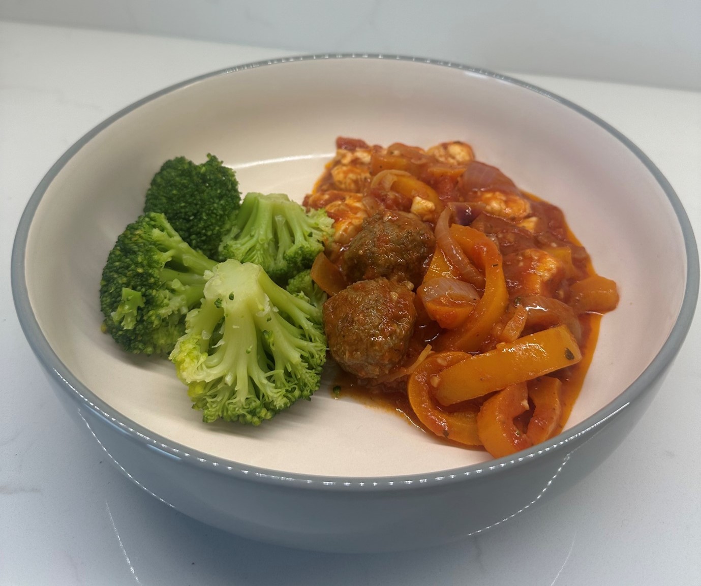 Meatballs & Halloumi in tomato sauce, served with Broccoli